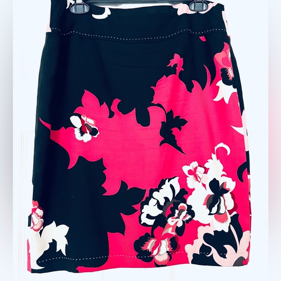 Gorgeous Elie Tahari skirt - Picture 4 of 4